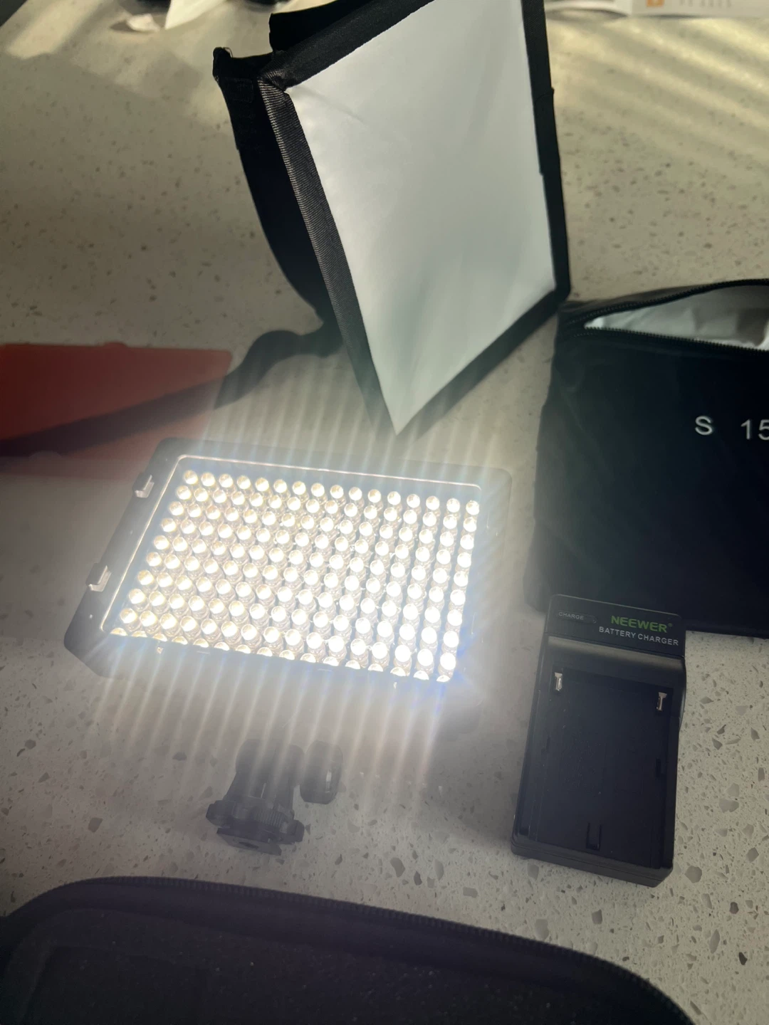 Neewer LED Video Light with Battery Charger - photo 2