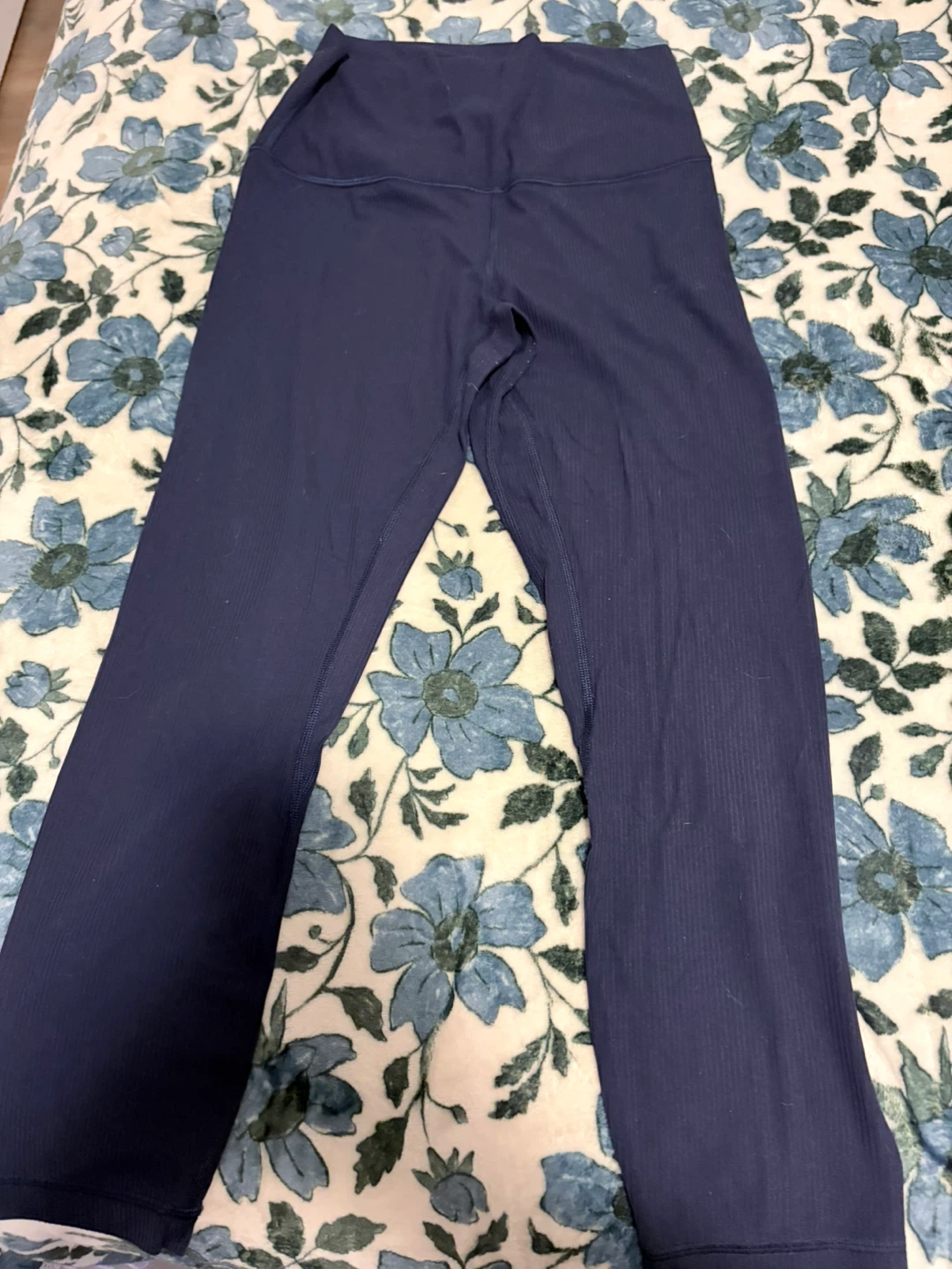 Lululemon Navy Ribbed Capri Leggings Size 6 - photo 2