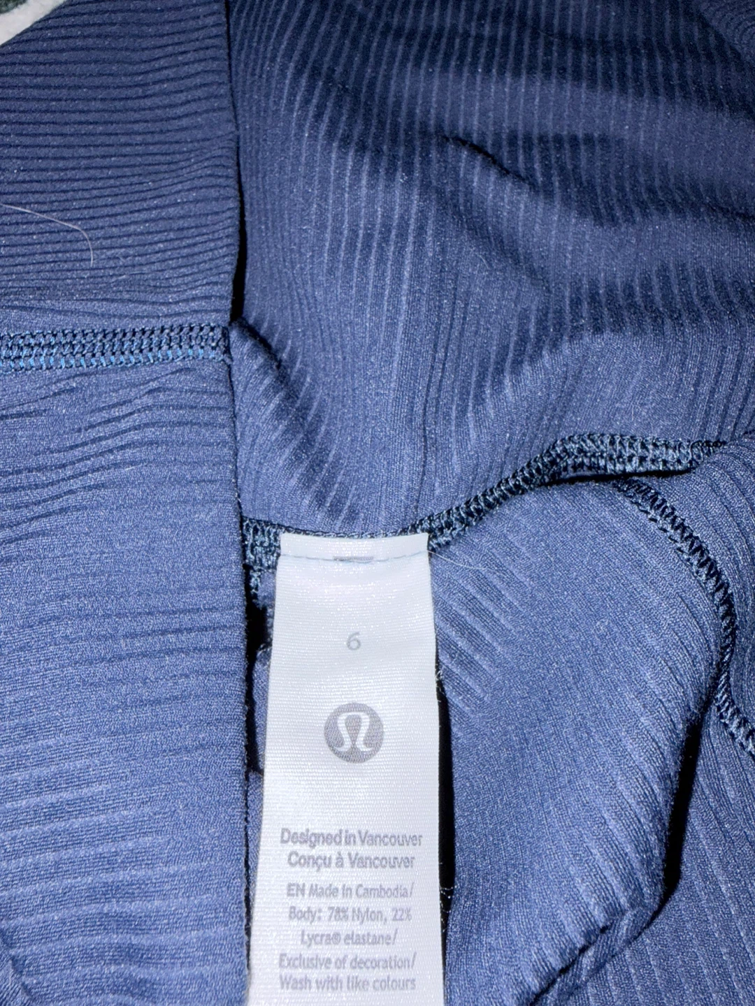 Lululemon Navy Ribbed Capri Leggings Size 6 - photo 3
