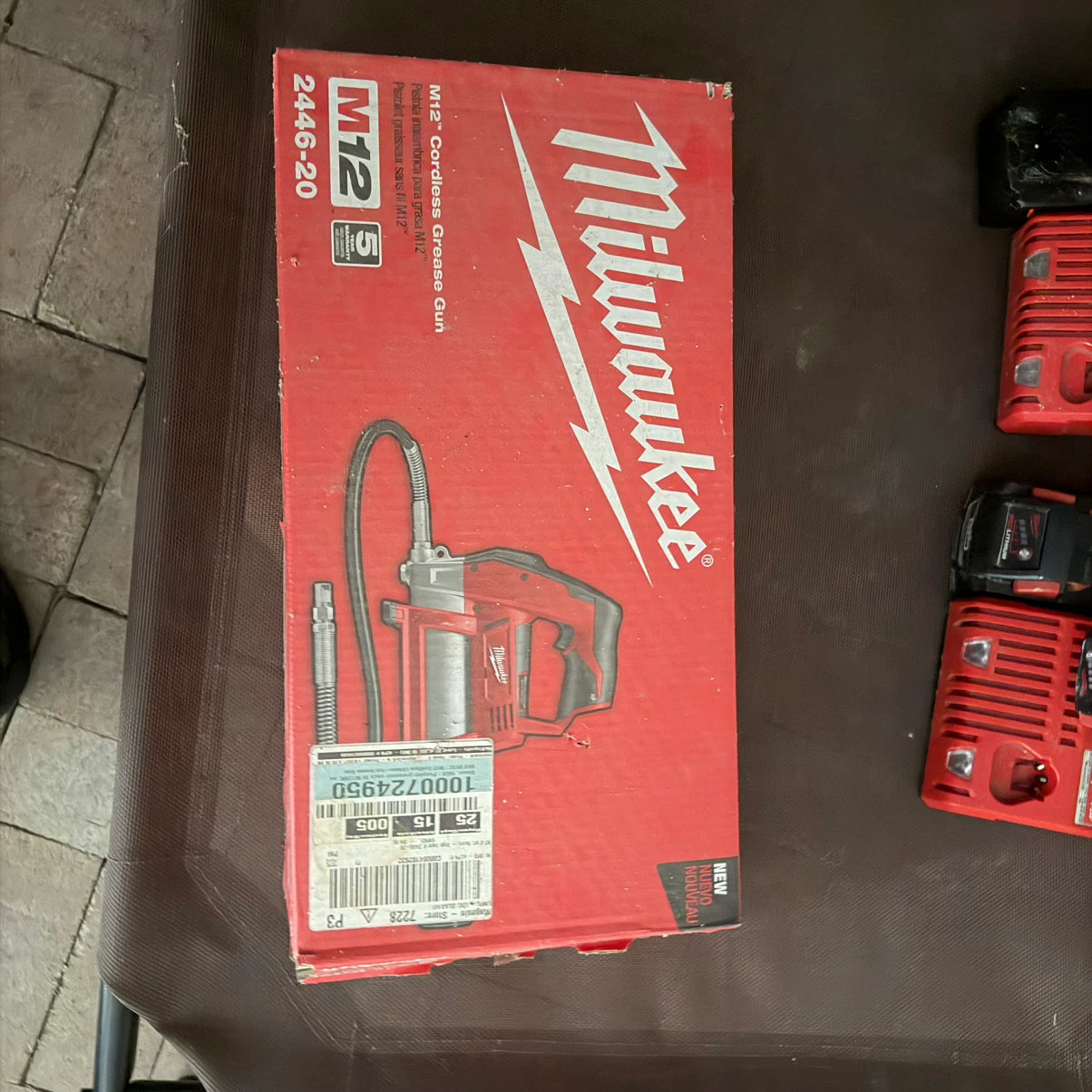 Milwaukee M12 Cordless Grease Gun 2446-20 - photo 2