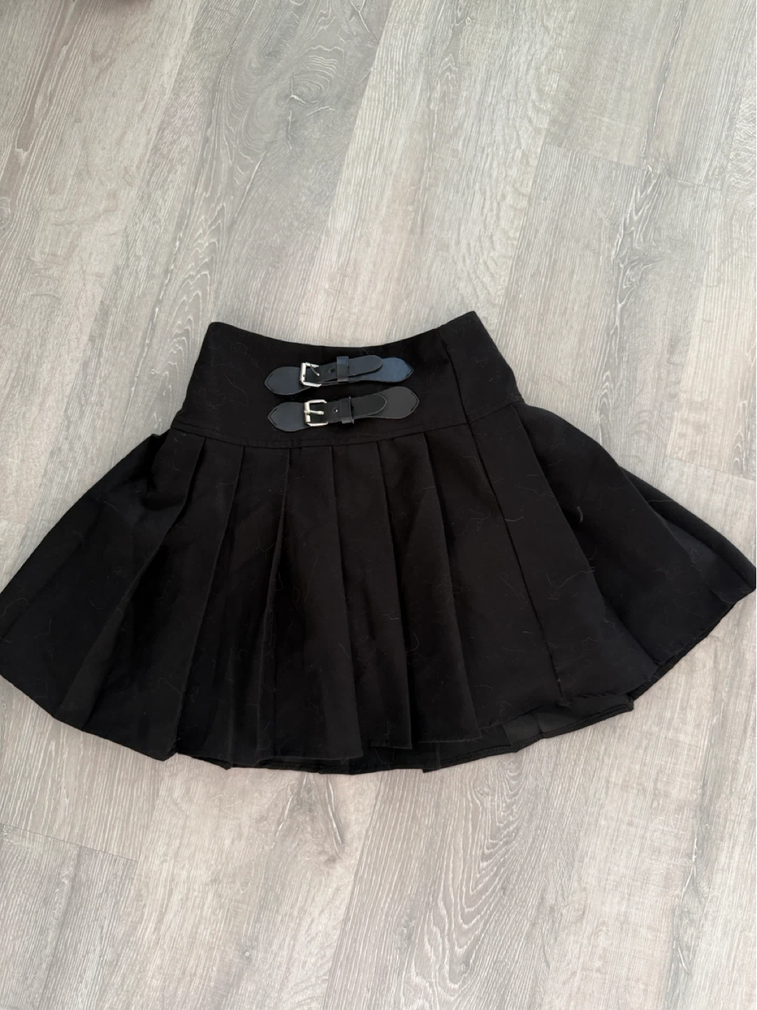 Oak + Fort Black pleated buckle mini skirt