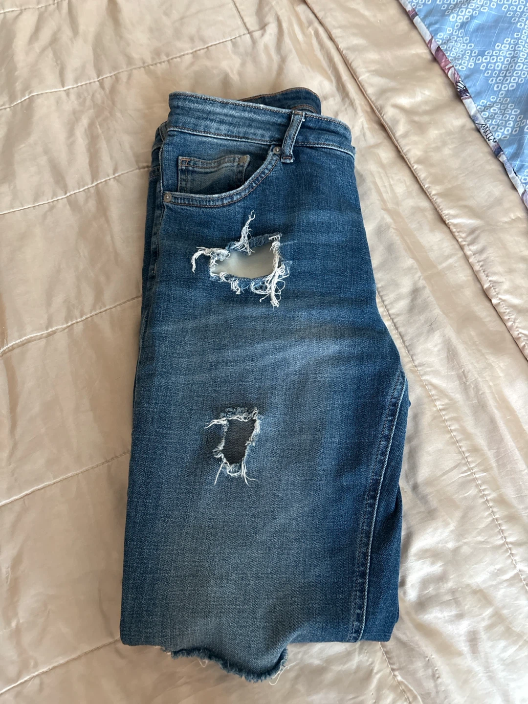 H&M Girlfriend Fit Distressed Denim Jeans - Size 6 - photo 4