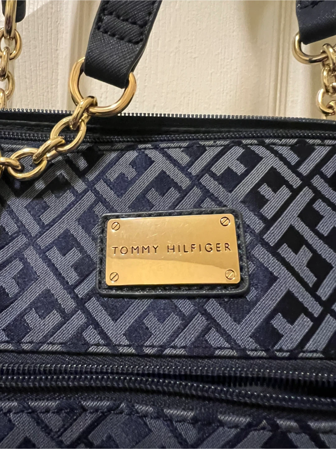 Tommy Hilfiger Monogram Handbag - photo 2