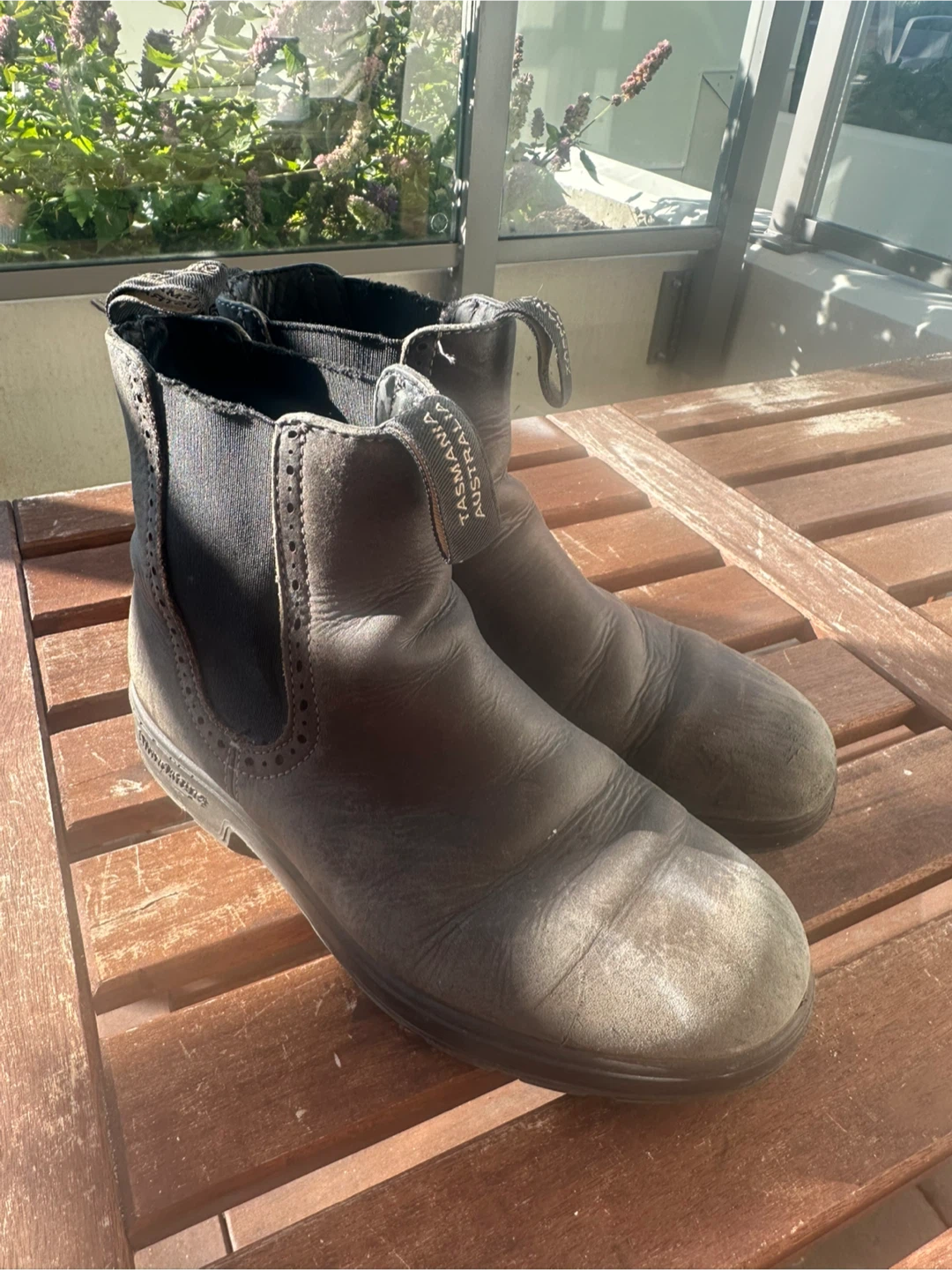 Women’s Blundstone boots size 8