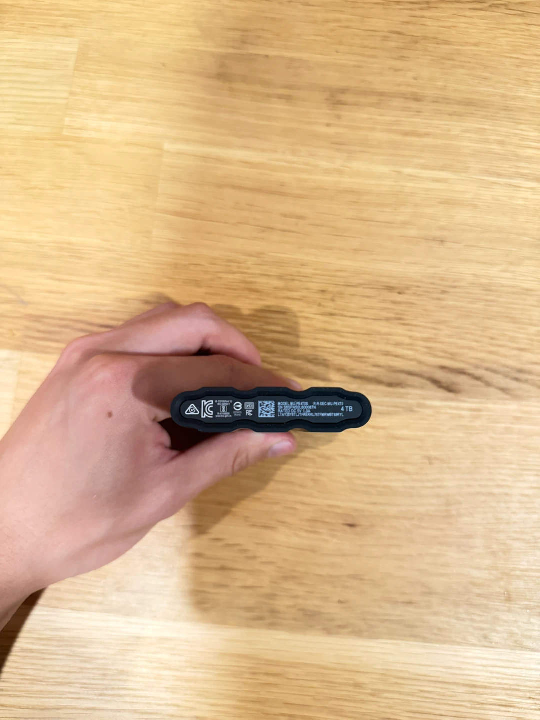 Samsung T7 Shield 4TB Portable SSD - photo 3