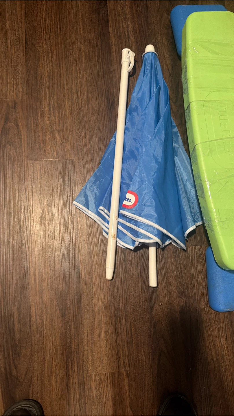 Little Tikes Foldable Picnic Table with Umbrella - photo 3