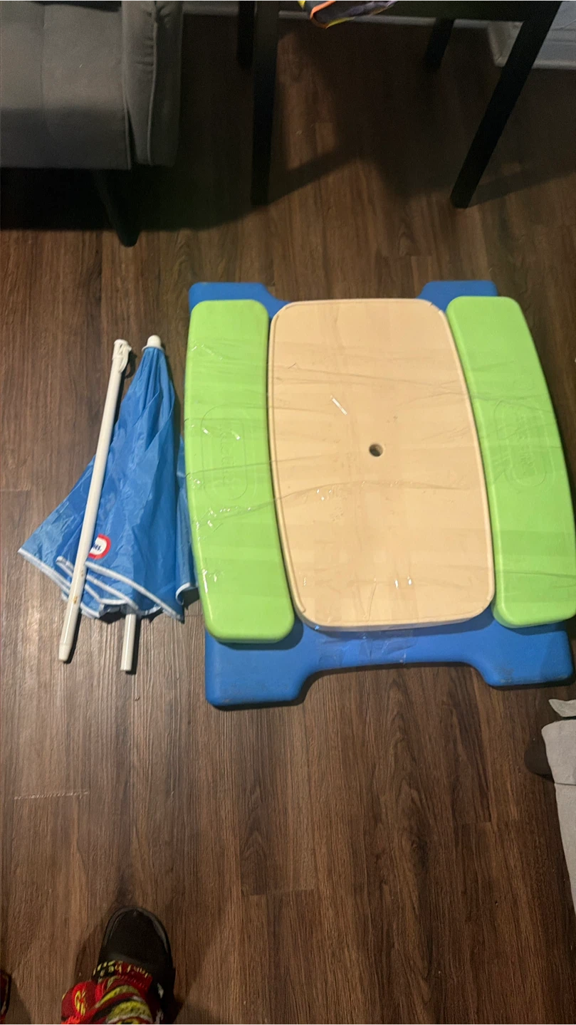 Little Tikes Foldable Picnic Table with Umbrella - photo 4