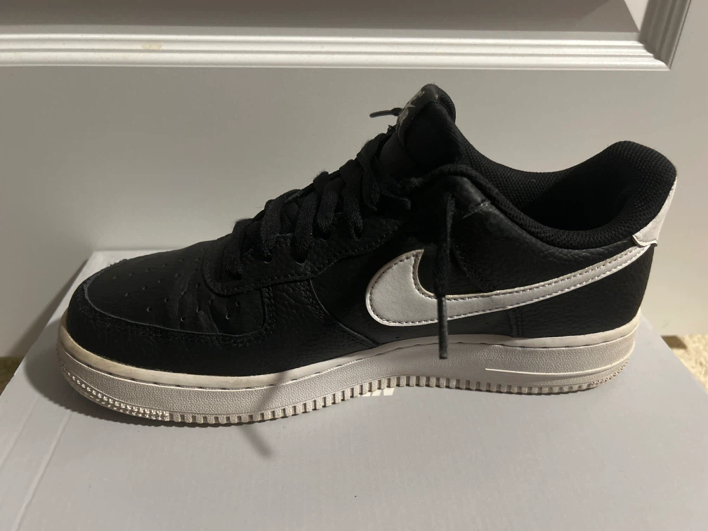 Size 8.5 Nike Air Force 1 Black and White - photo 2
