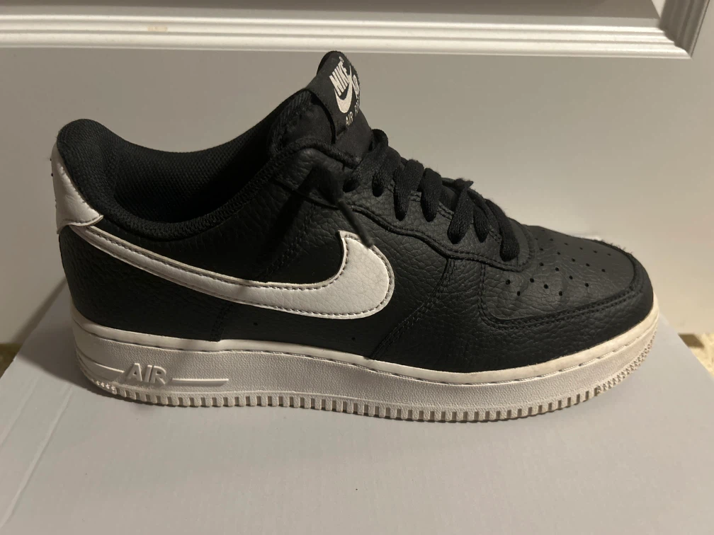 Size 8.5 Nike Air Force 1 Black and White - photo 3