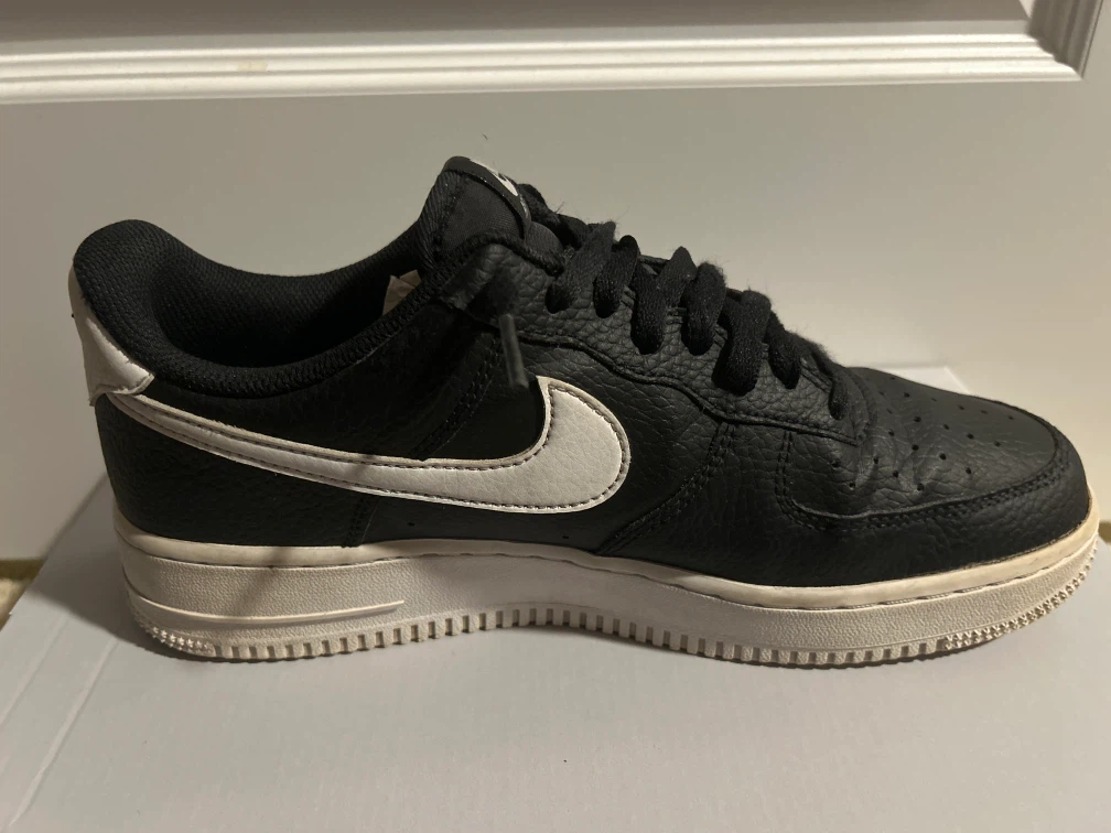 Size 8.5 Nike Air Force 1 Black and White - photo 4