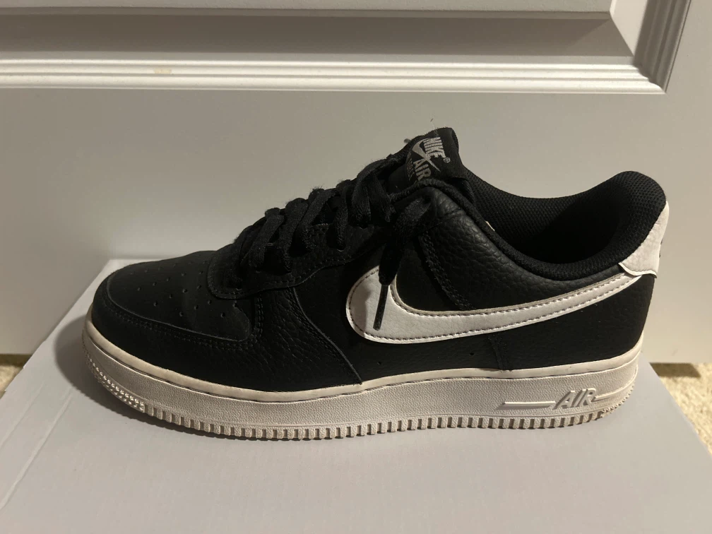 Size 8.5 Nike Air Force 1 Black and White - photo 5
