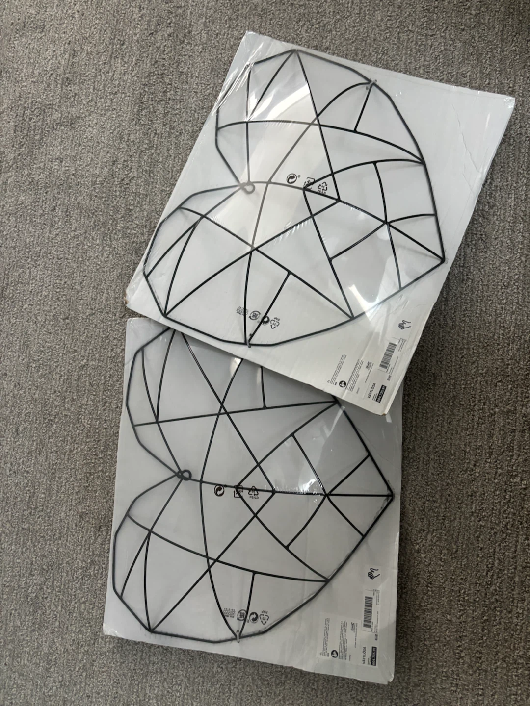 2 Heart-Shaped Wall Decorations