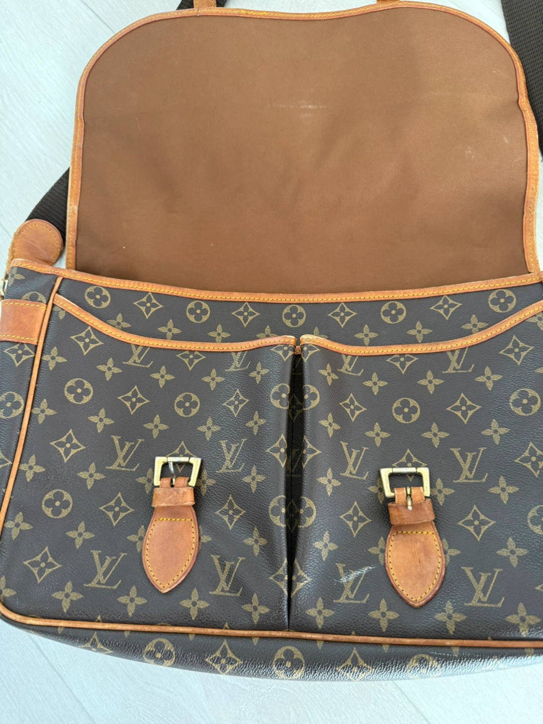 Louis Vuitton Monogram Messenger Bag - photo 2