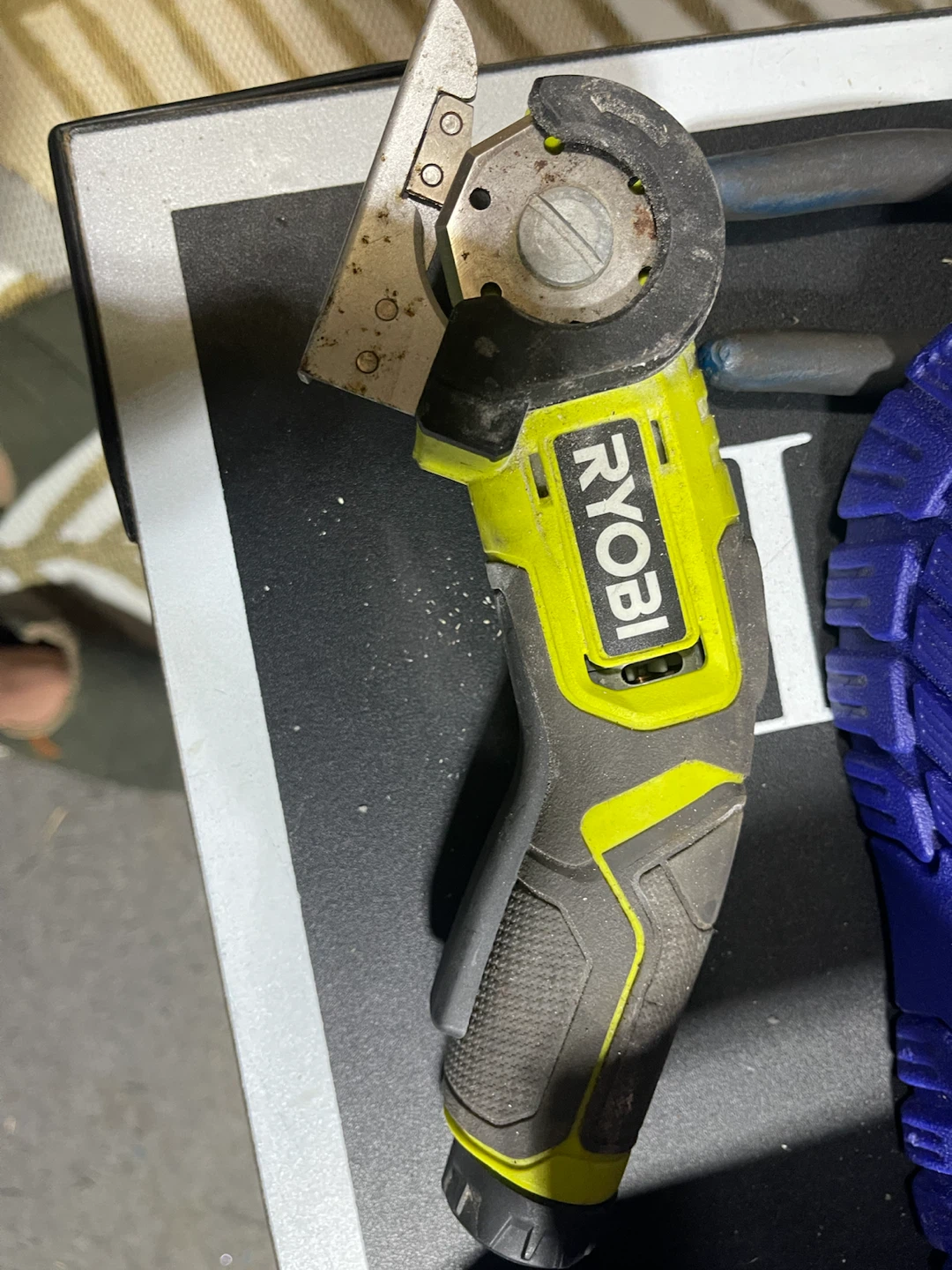 RYOBI 4V Cordless Cutting Tool FVC51