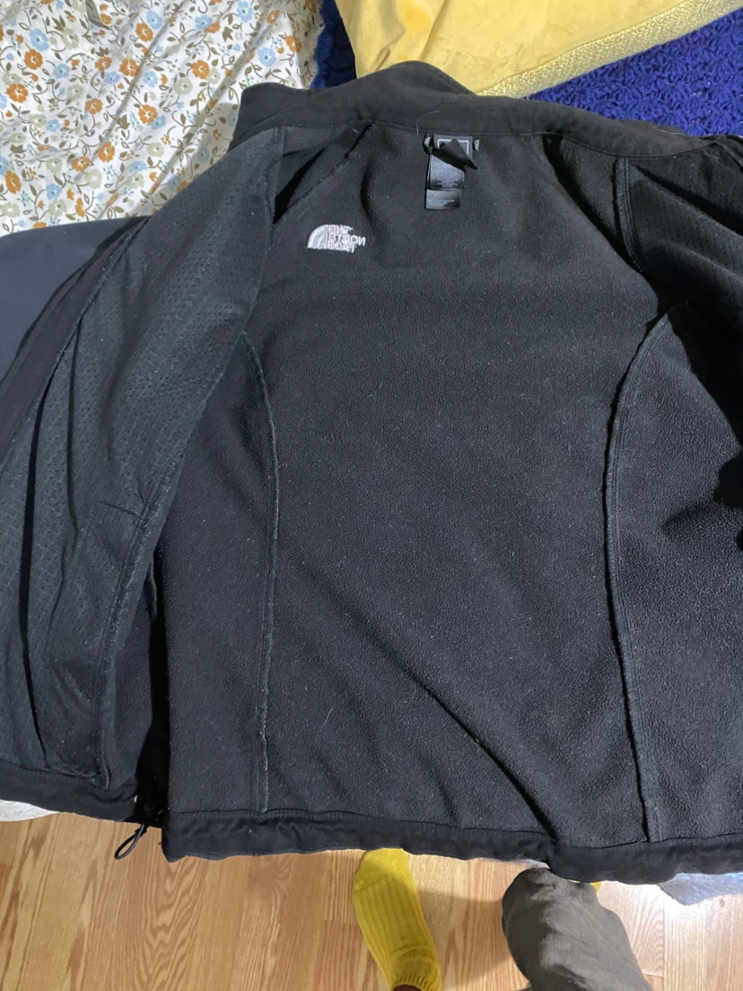Northface women’s waterproof jacket M - photo 2