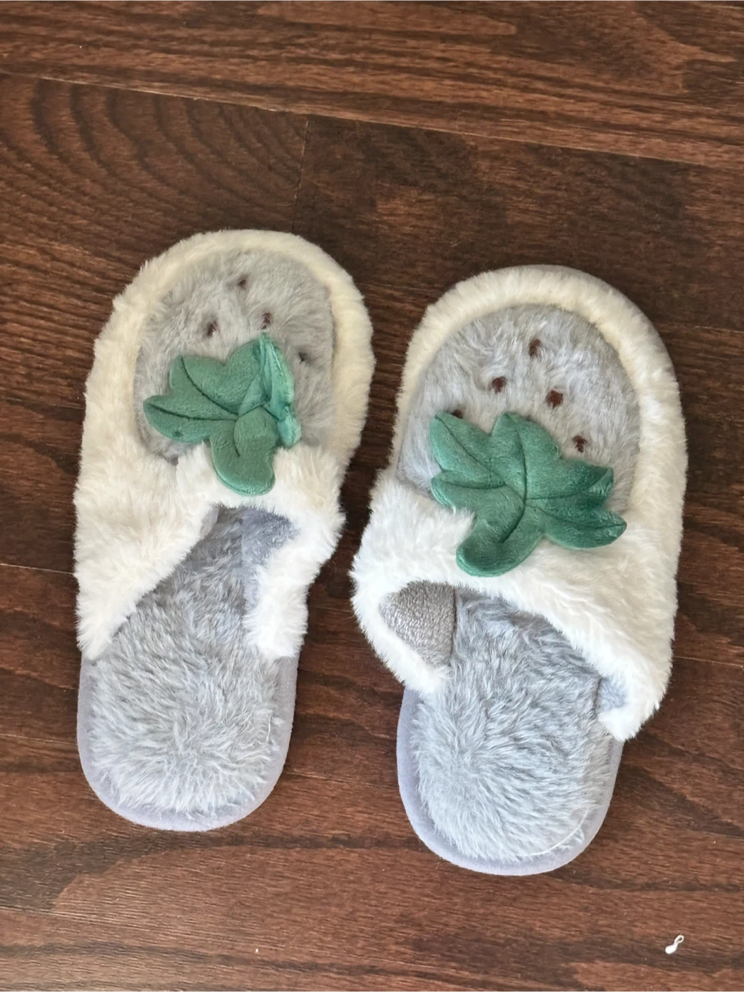[Brand New] Strawberry Design Plush Slippers