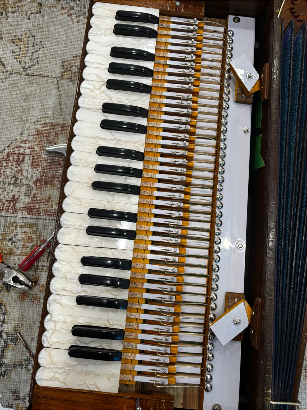 Harmonium tunning
