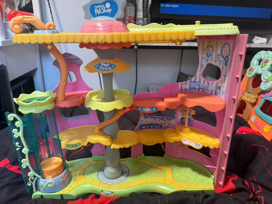 Littlest Pet Shop Pet Town Playset