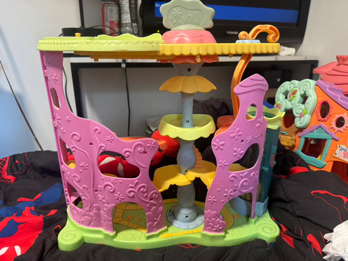 Littlest Pet Shop Pet Town Playset - photo 2