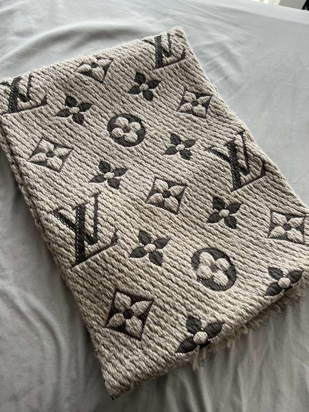 Louis Vuitton Monogram Wool and Silk Scarf - photo 3