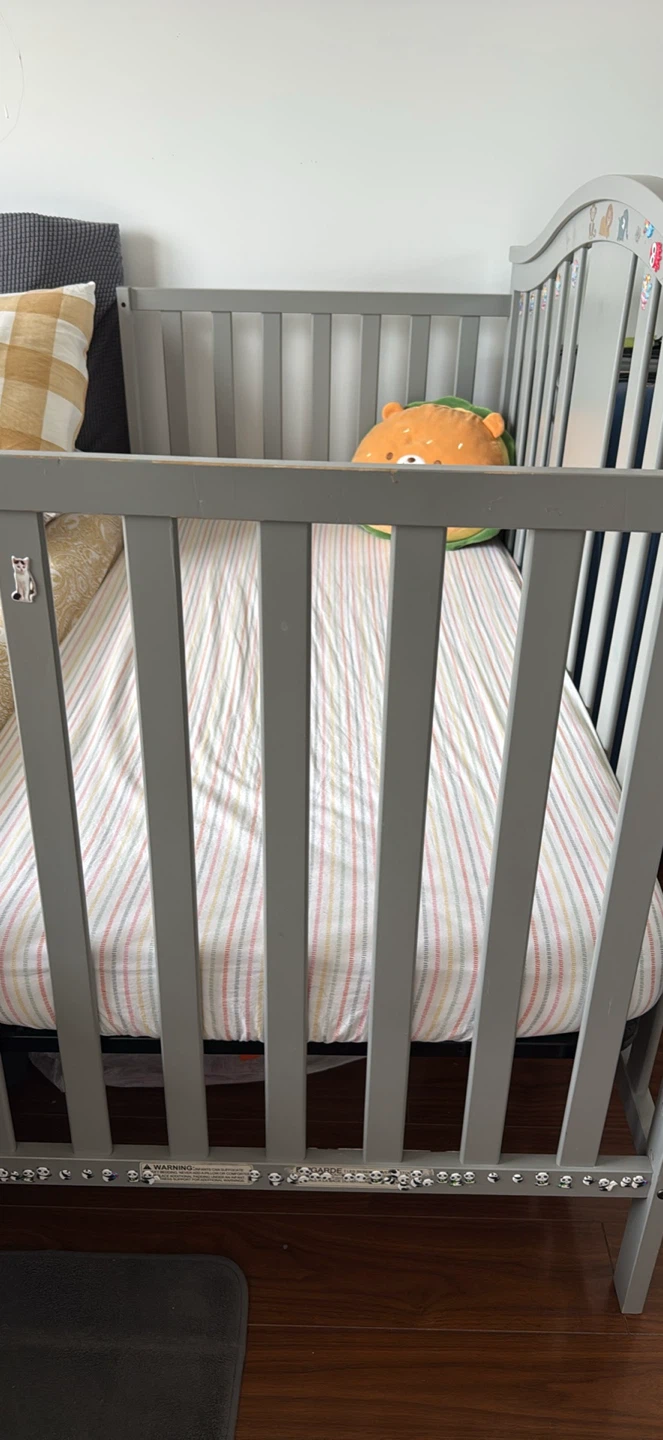 Grey wooden baby crib - photo 2
