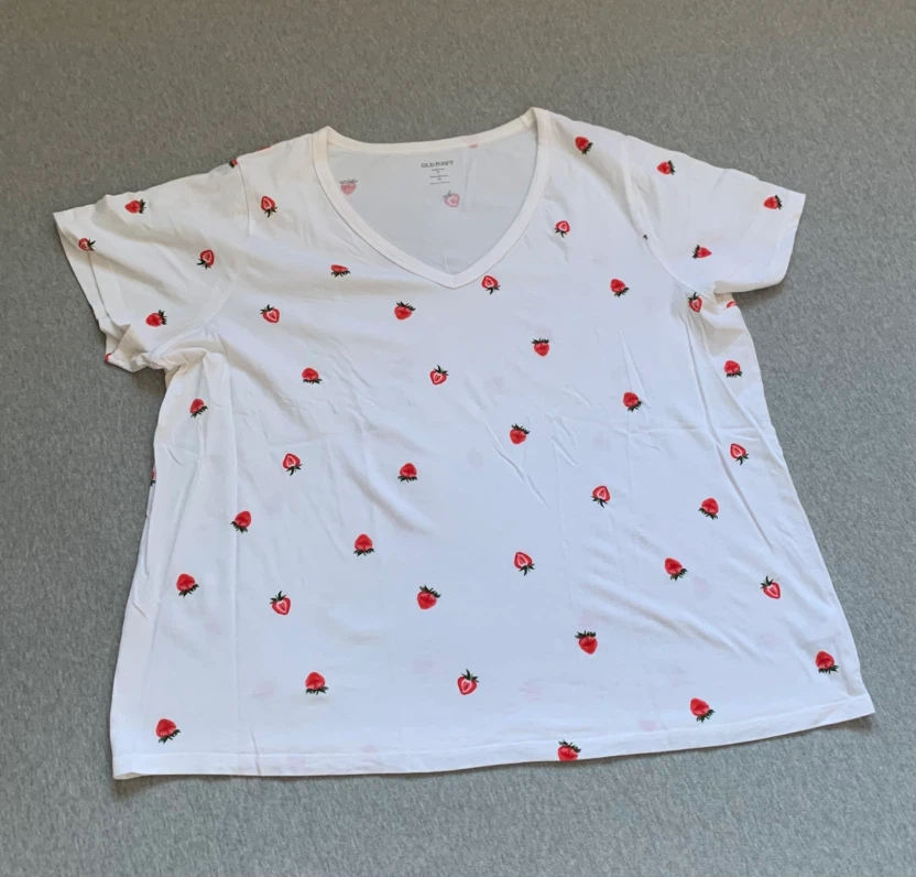 Strawberry 🍓 Print V-Neck T-Shirt - Size XL