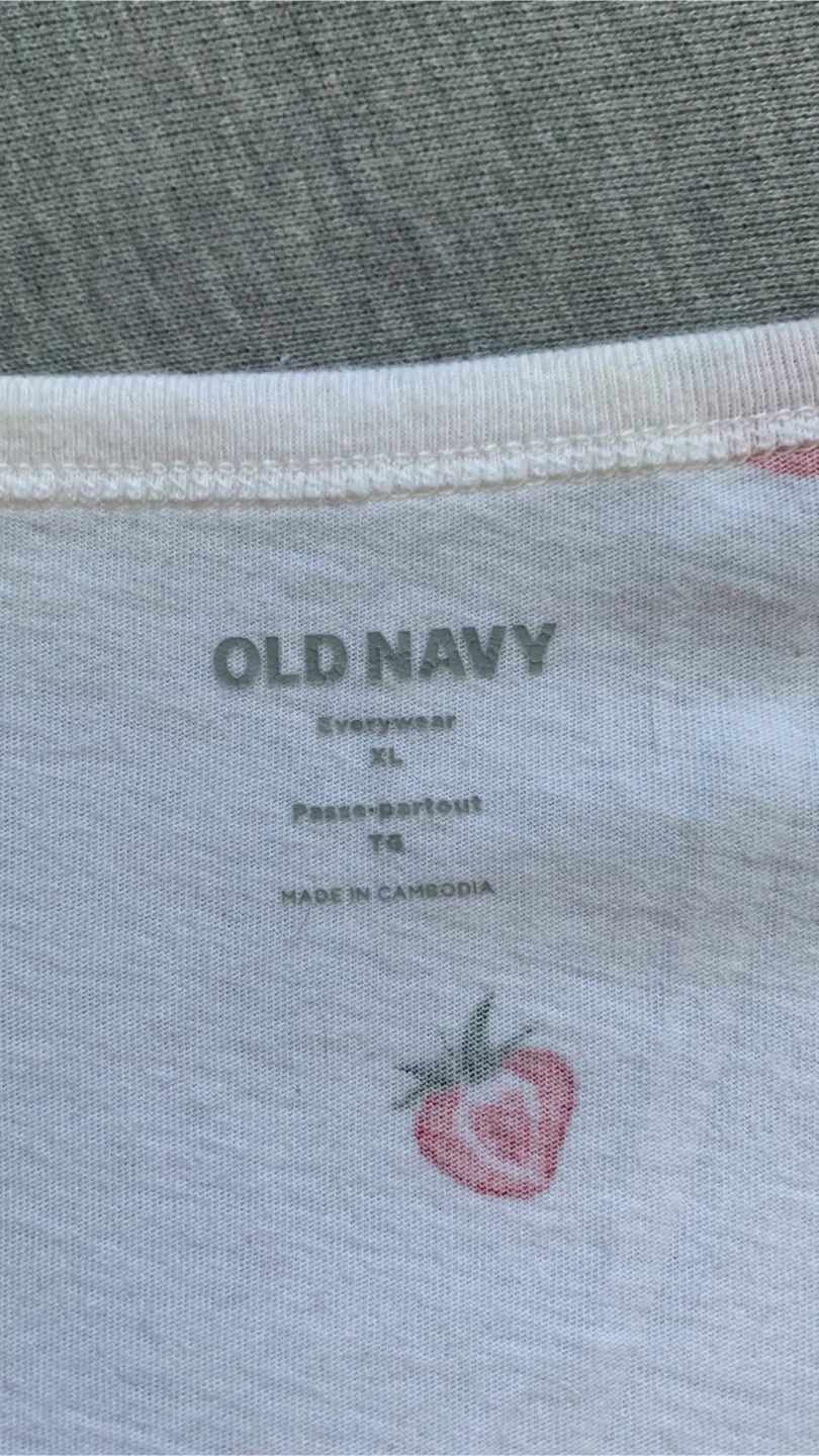 Strawberry 🍓 Print V-Neck T-Shirt - Size XL - photo 3