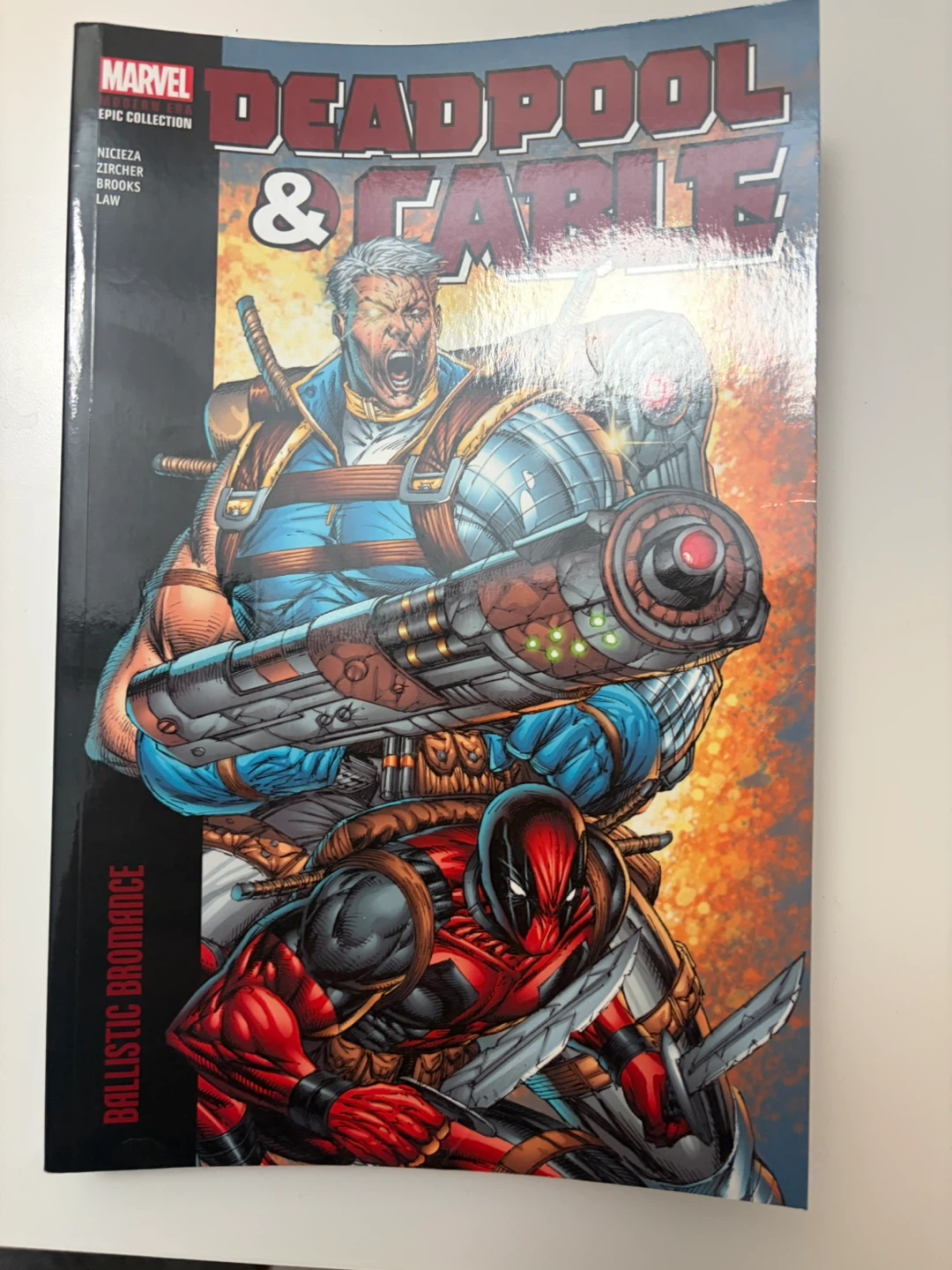 5 Comic Book Graphic Novels & Omnibuses (Marvel / DC / Conan) - photo 5