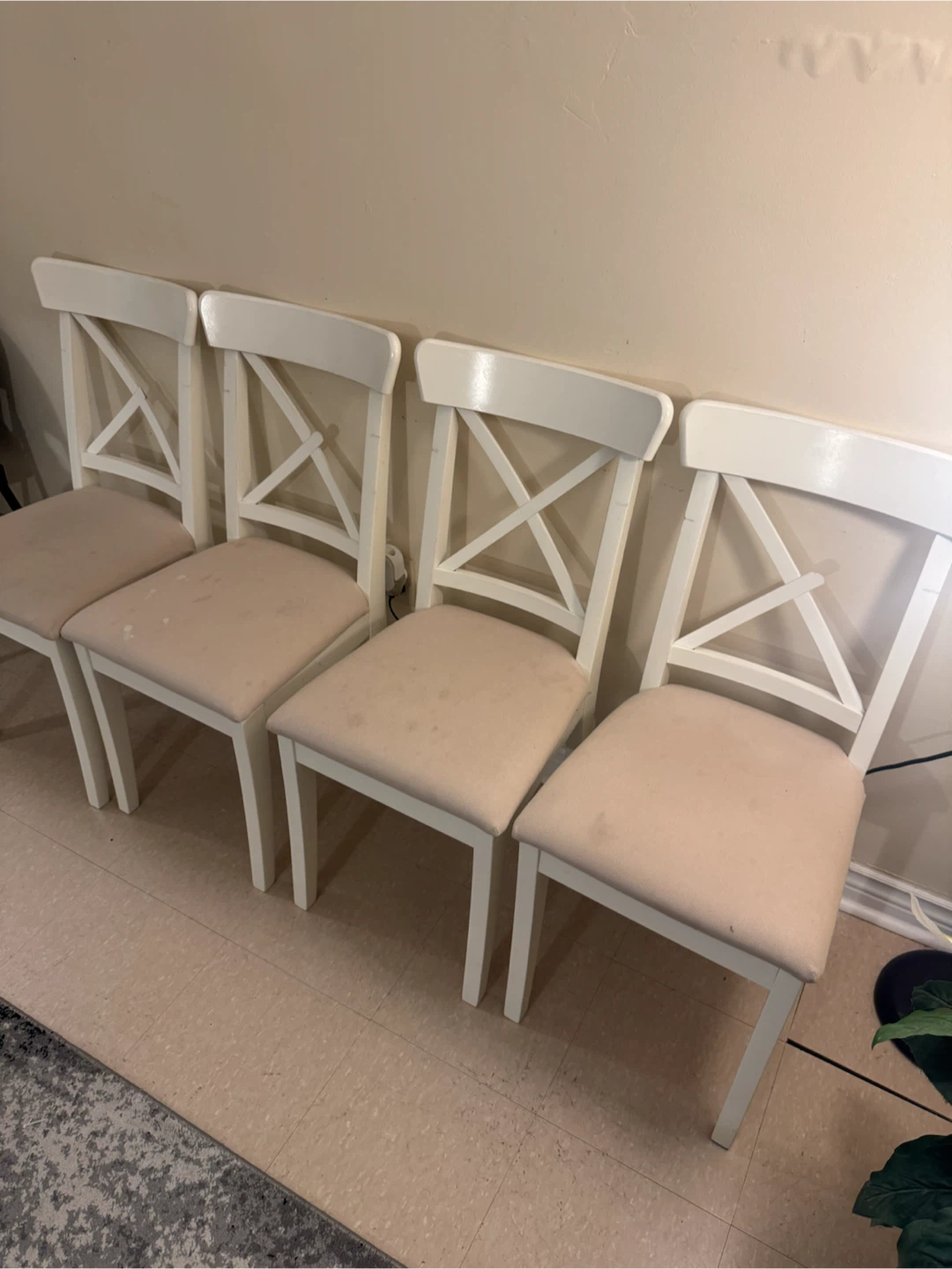Set of 4 white IKEA Ingolf chairs - photo 2