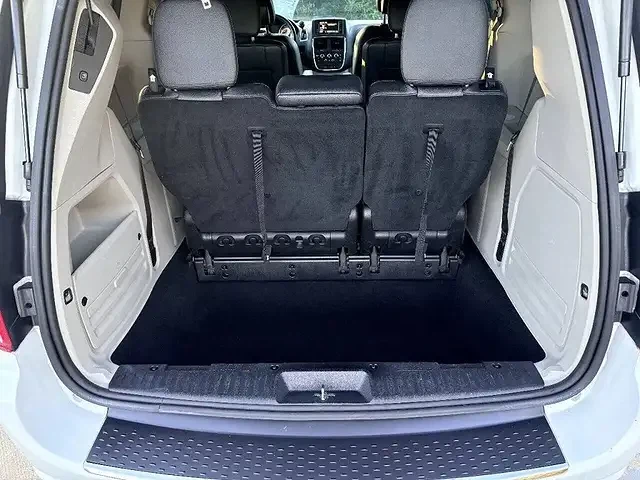 Dodge Grand Caravan White Minivan - photo 3