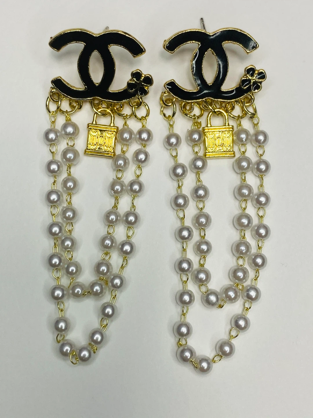 CC logo pearl drop earrings