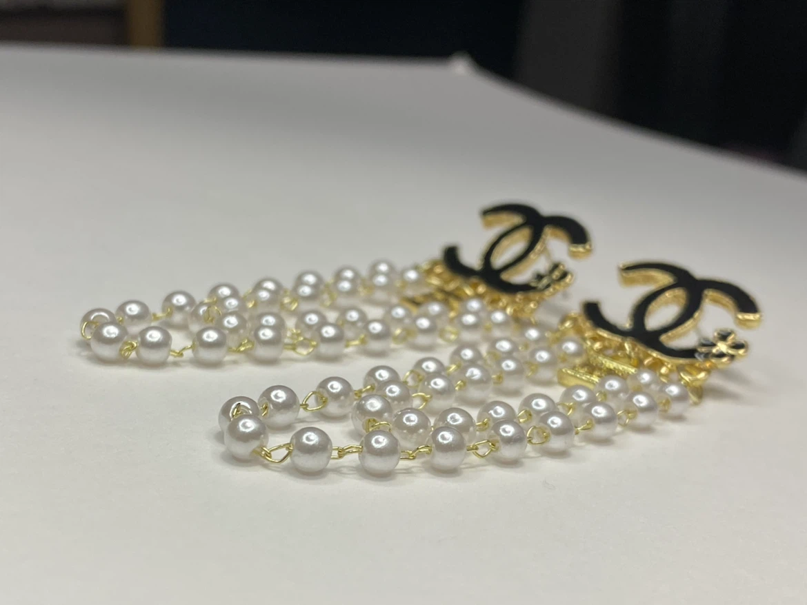 CC logo pearl drop earrings - photo 2
