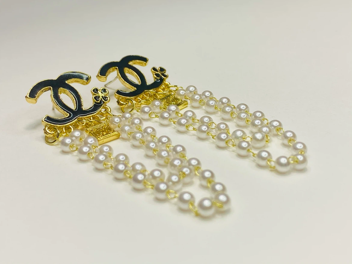 CC logo pearl drop earrings - photo 4