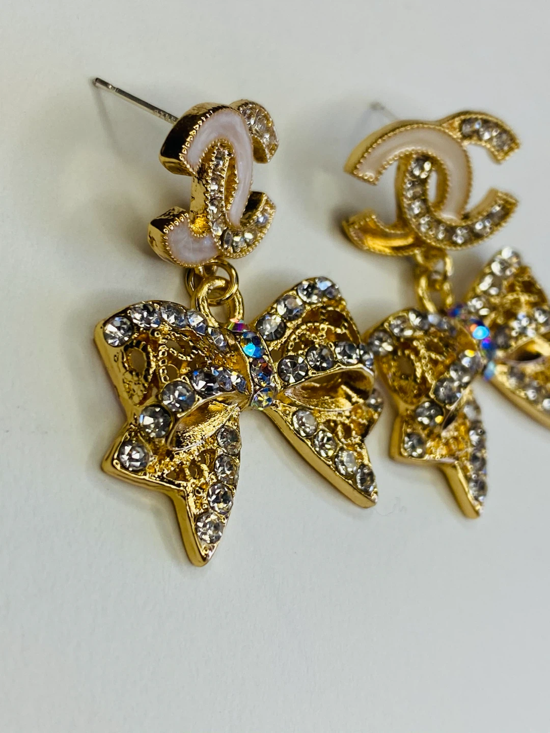 gold tone crystal bow earrings - photo 4