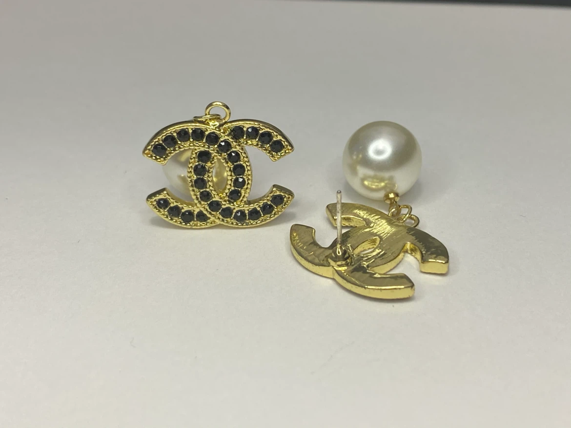 gold tone earrings - photo 3
