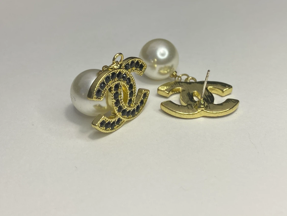 gold tone earrings - photo 4
