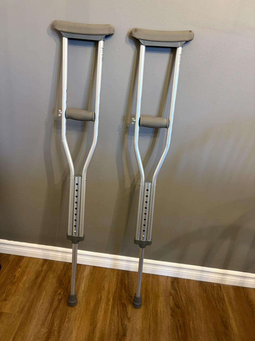 Adjustable Aluminum Underarm Crutches