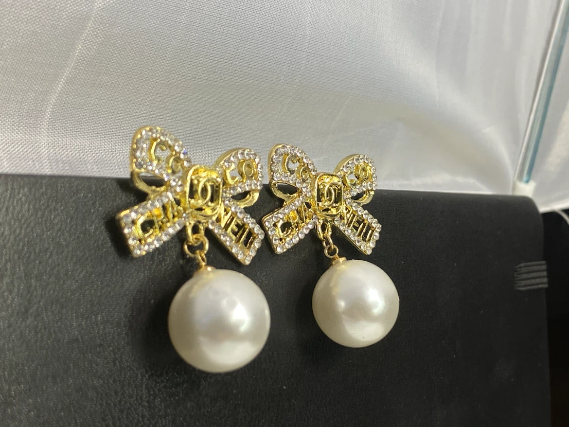 Bow and Pearl Earrings - photo 2