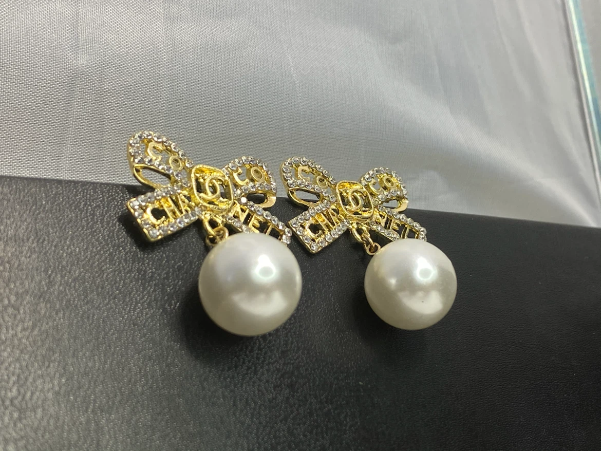 Bow and Pearl Earrings - photo 3