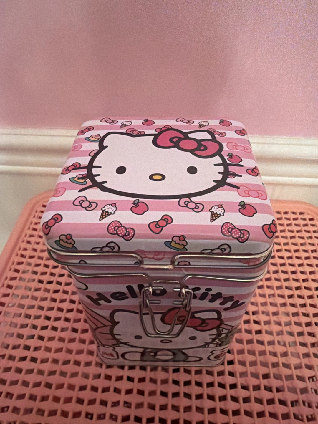 Hello Kitty Metal Storage Tin - photo 2