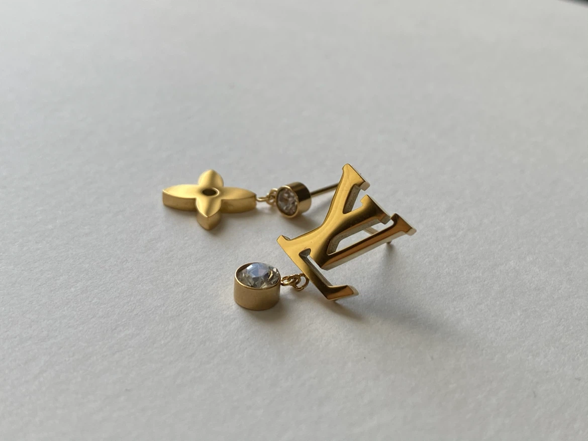 Gold-Tone Logo Stud Earrings - photo 2