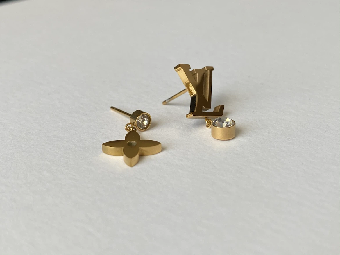 Gold-Tone Logo Stud Earrings - photo 5