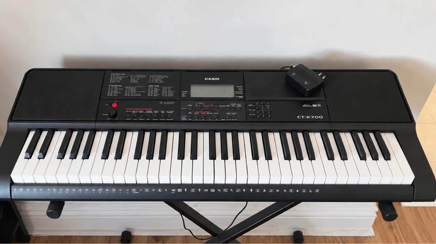 Casio CT-X700 Portable Keyboard + stand