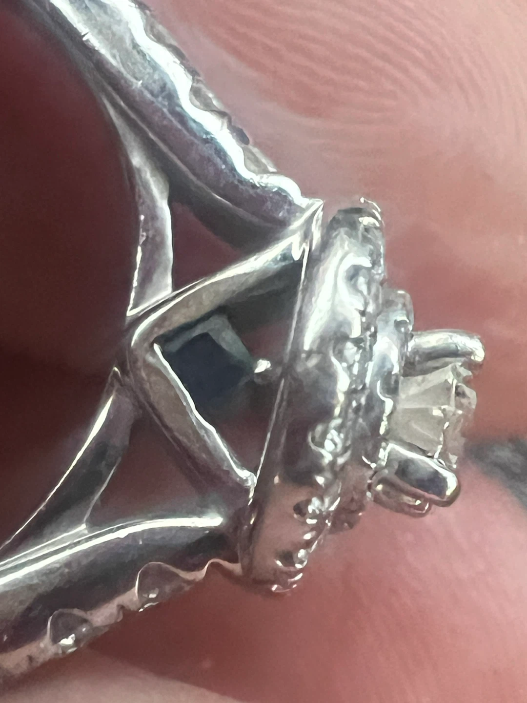 14KT Vera Wang Diamond Halo Ring Set - photo 4