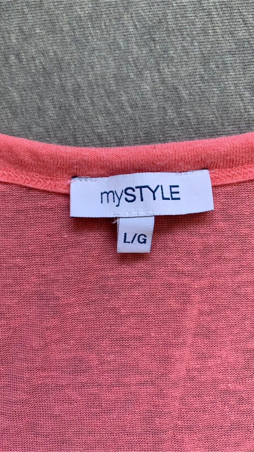 Coral V-Neck T-Shirt 35% Linen - Ladies Size Large - photo 2