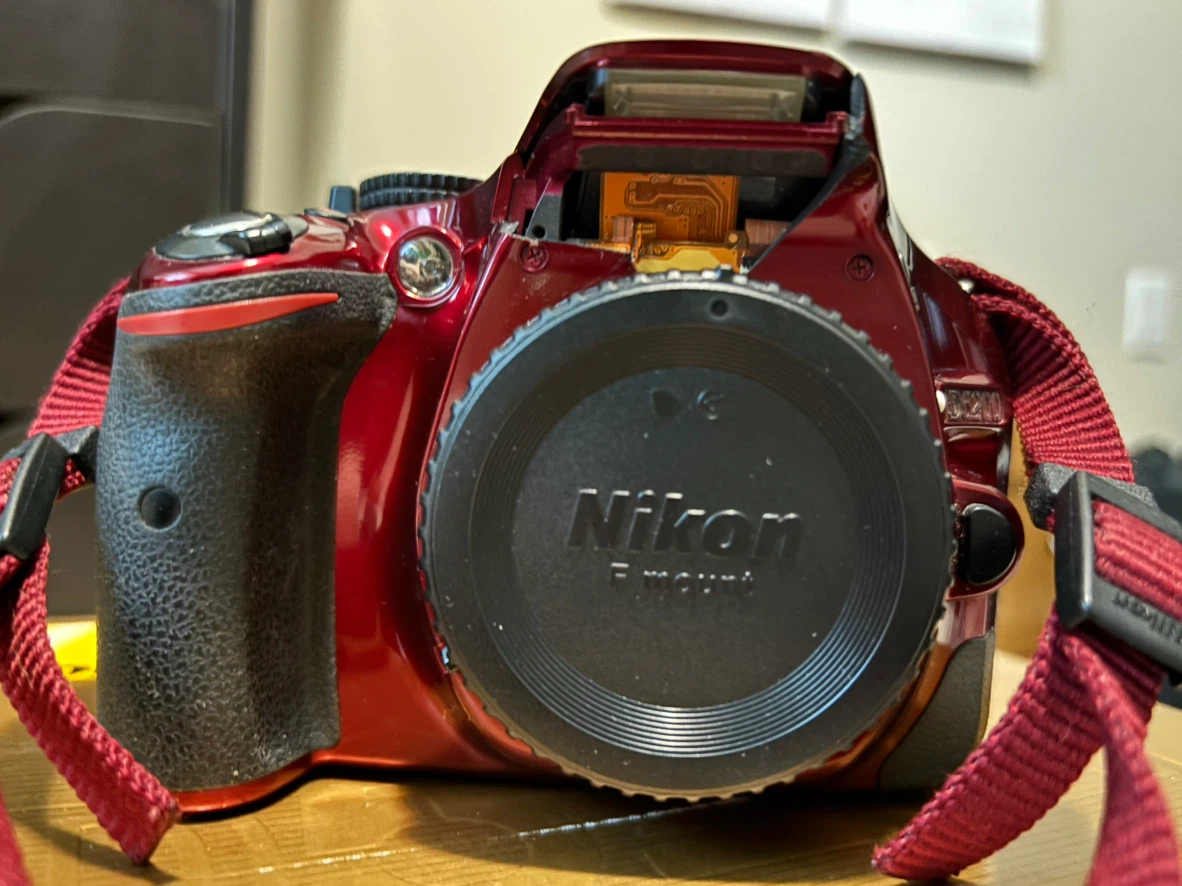 Nikon D5200 DSLR Camera + 18-105mm VR Lens – Red - photo 2