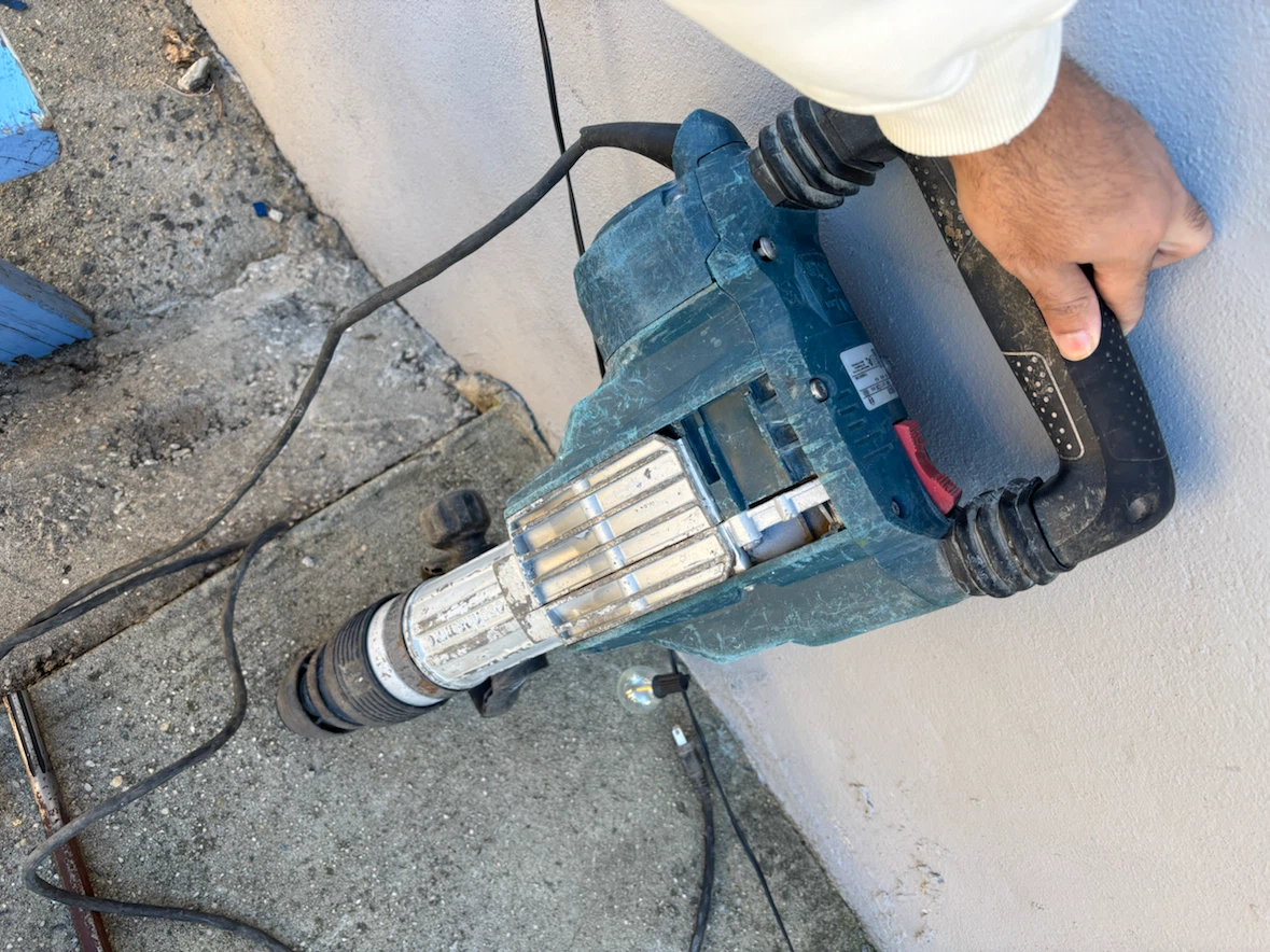 Bosch DH1020VC SDS-max Demolition Hammer