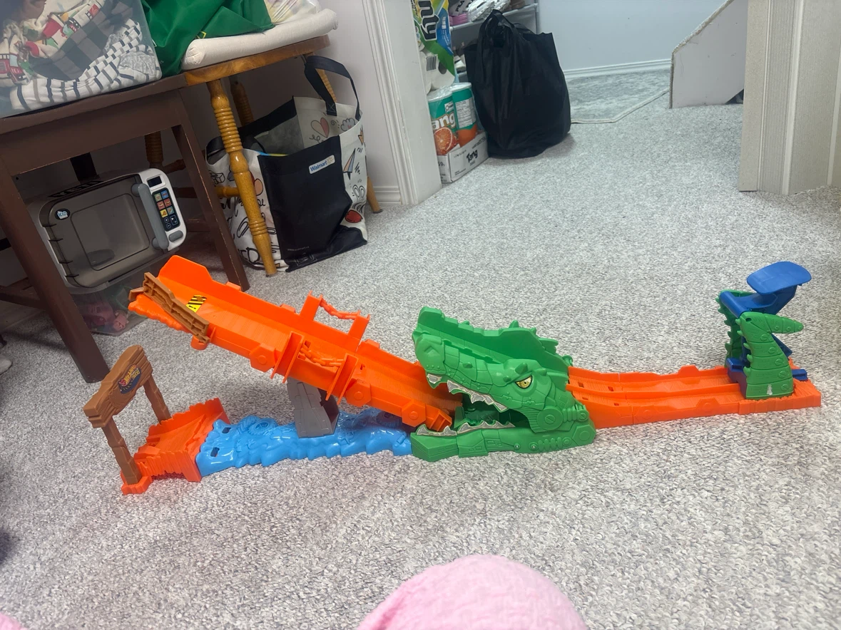 Hot Wheels Gator Garage Attack Playset