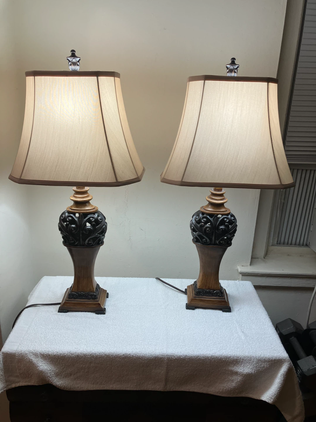 GREAT PRICE - Set of Two Traditional Table Lamps