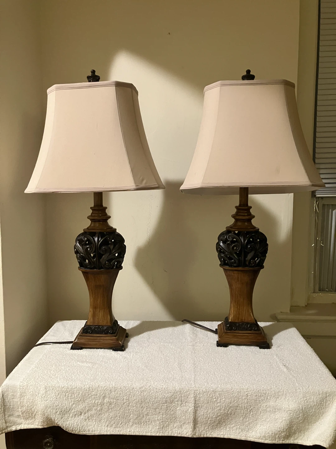 GREAT PRICE - Set of Two Traditional Table Lamps - photo 2